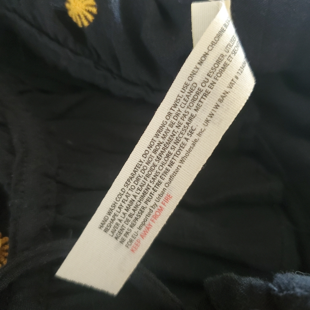 🔥FREE PEOPLE Intimately Free On A Star‎ Black Rhinestone Ruffle Cropped Cami  S - Picture 9 of 11